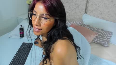 naomiiii   online show from 12/05/24, 05:15