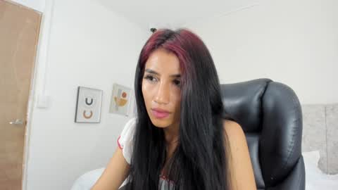 naomiiii   online show from 12/12/24, 02:15