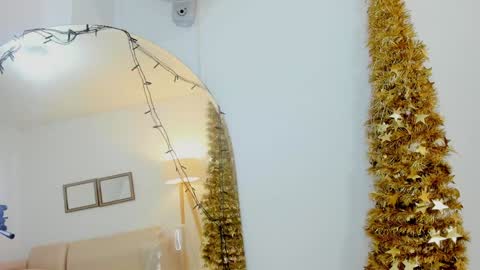 naomiiii   online show from 12/21/24, 11:34