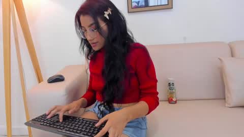 naomiiii   online show from 12/27/24, 11:53
