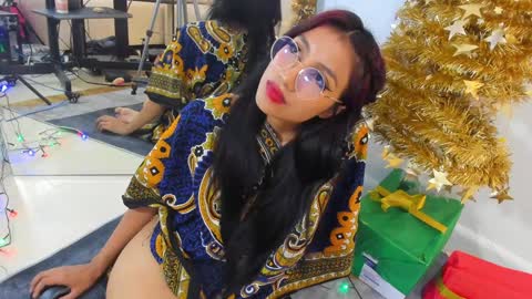 naomiiii   online show from 01/02/25, 10:22