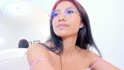 naomiiii   online show from 01/16/25, 04:49