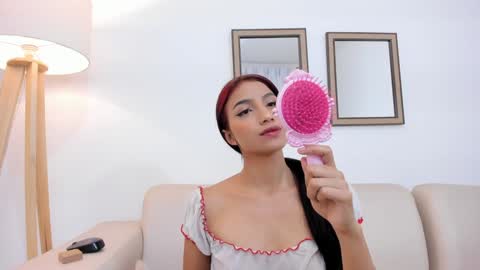 naomiiii   online show from 01/18/25, 01:19