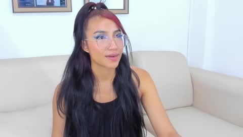 naomiiii   online show from 01/28/25, 01:08
