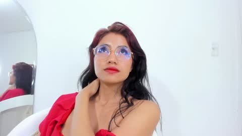naomiiii   online show from 01/31/25, 01:43