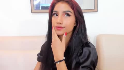 naomiiii   online show from 01/31/25, 11:03
