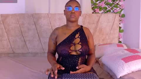 naomiivega online show from 10/21/25, 09:37