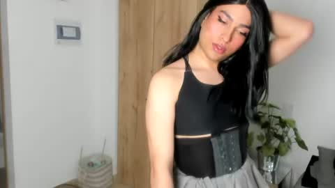 Snapshot of naomimoore chatting on 06/21/26, 07:38 Naomi Moore online show from 06/21/26, 07:38