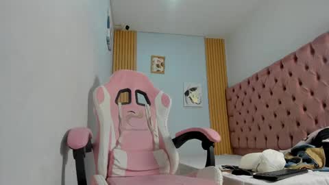 naomis_35 online show from 10/20/25, 08:31