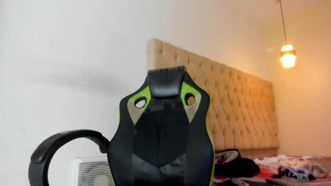 Snapshot of naomis_35 chatting on 12/13/25, 08:04 naomis_35 online show from 12/13/25, 08:04