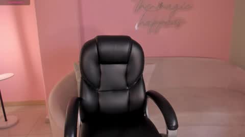 Naomi online show from 10/01/25, 12:22