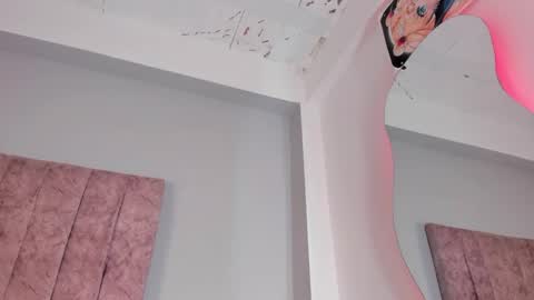 Laura  online show from 09/25/25, 10:35