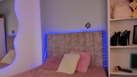 Laura  online show from 06/17/26, 03:02
