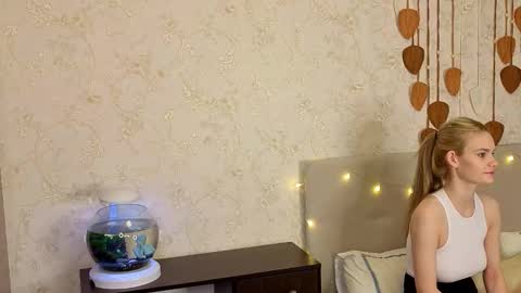 Snapshot of naomiumiu chatting on 12/14/25, 11:09 Naomi 3 online show from 12/14/25, 11:09