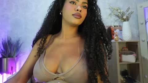 Naomi     online show from 05/07/26, 06:52