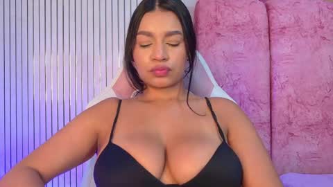 Snapshot of naomy_gomez_ chatting on 05/31/26, 06:20 Naomy online show from 05/31/26, 06:20