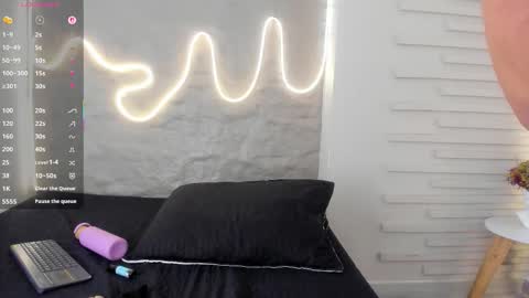 I am Naomy online show from 11/08/25, 07:01