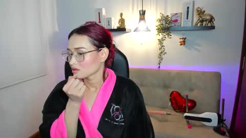 naomy online show from 05/19/26, 01:56