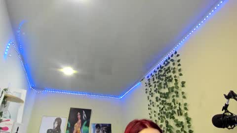 naomy online show from 02/17/25, 01:36