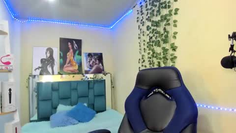 naomy online show from 03/11/25, 02:32
