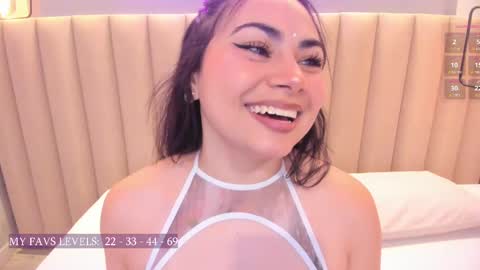 Naomy  online show from 10/04/25, 09:46