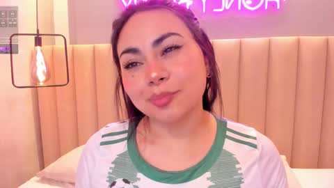 Naomy  online show from 10/16/25, 09:49