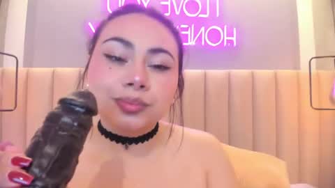 Snapshot of naomymonroe_ chatting on 05/23/26, 10:52 Naomy online show from 05/23/26, 10:52