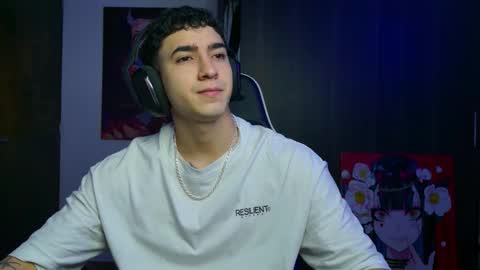 Snapshot of naranjo_seb chatting on 11/25/25, 04:12 sebastian online show from 11/25/25, 04:12