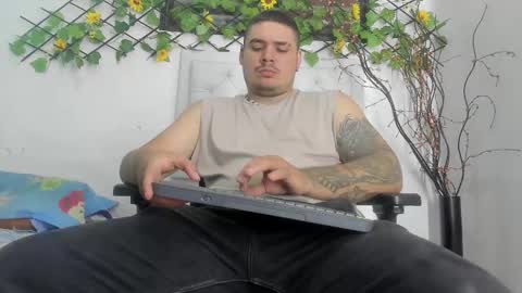 Snapshot of narciso_kh chatting on 11/04/25, 04:22 deibyd online show from 11/04/25, 04:22