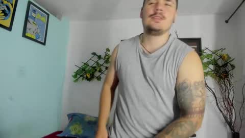 Snapshot of narciso_kh chatting on 11/12/25, 04:57 deibyd online show from 11/12/25, 04:57