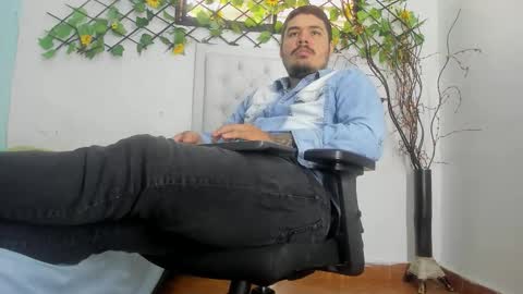 Snapshot of narciso_kh chatting on 12/01/25, 03:39 deibyd online show from 12/01/25, 03:39