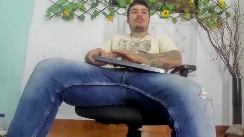 Snapshot of narciso_kh chatting on 12/15/25, 03:22 deibyd online show from 12/15/25, 03:22