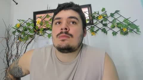 Snapshot of narciso_kh chatting on 12/16/25, 08:25 deibyd online show from 12/16/25, 08:25