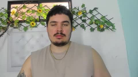 Snapshot of narciso_kh chatting on 12/17/25, 06:25 deibyd online show from 12/17/25, 06:25
