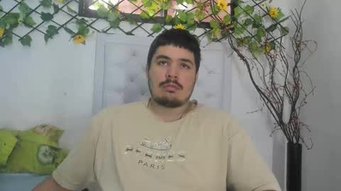 Snapshot of narciso_kh chatting on 12/18/25, 02:34 deibyd online show from 12/18/25, 02:34