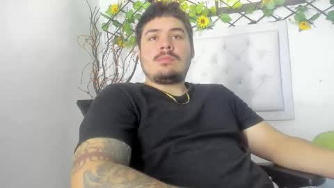Snapshot of narciso_kh chatting on 12/22/25, 05:54 deibyd online show from 12/22/25, 05:54