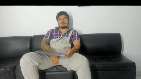 Snapshot of narciso_kh chatting on 01/15/26, 02:27 deibyd online show from 01/15/26, 02:27