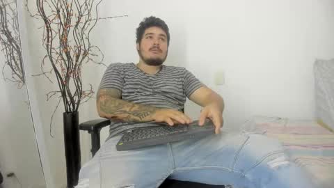 Snapshot of narciso_kh chatting on 01/18/26, 02:04 deibyd online show from 01/18/26, 02:04