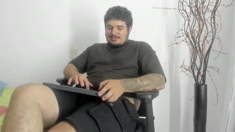Snapshot of narciso_kh chatting on 01/19/26, 05:11 deibyd online show from 01/19/26, 05:11