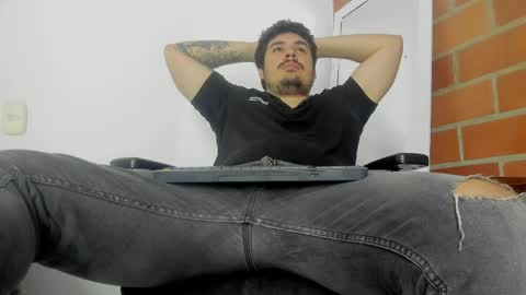 Snapshot of narciso_kh chatting on 04/09/26, 02:11 deibyd online show from 04/09/26, 02:11