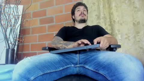 Snapshot of narciso_kh chatting on 04/22/26, 07:22 deibyd online show from 04/22/26, 07:22