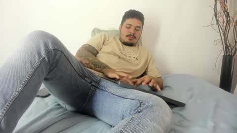 Snapshot of narciso_kh chatting on 07/22/26, 07:27 deibyd online show from 07/22/26, 07:27