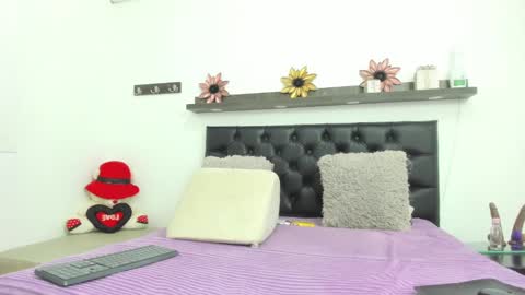 Snapshot of nashira_robert chatting on 12/14/24, 11:34 Debora online show from 12/14/24, 11:34