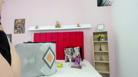 Snapshot of nashira_robert chatting on 11/29/25, 10:35 Debora online show from 11/29/25, 10:35