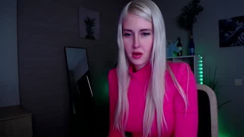 Snapshot of nastasya_cute chatting on 12/19/24, 02:01 Nastya online show from 12/19/24, 02:01