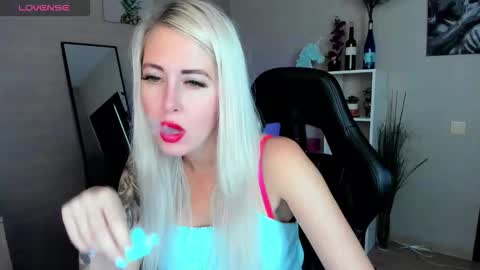 Snapshot of nastasya_cute chatting on 09/15/25, 01:27 Nastya online show from 09/15/25, 01:27