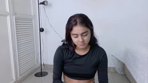 Snapshot of natalia_aguirre chatting on 12/18/25, 12:11 Naty online show from 12/18/25, 12:11