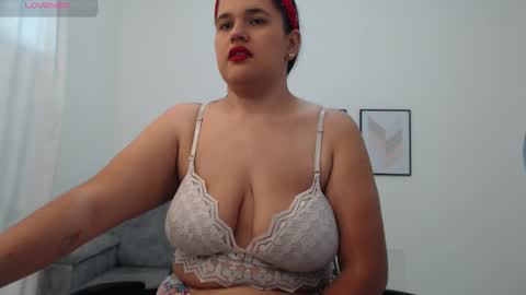 Snapshot of natalia_curvy1 chatting on 10/01/25, 05:30 Nathalia online show from 10/01/25, 05:30