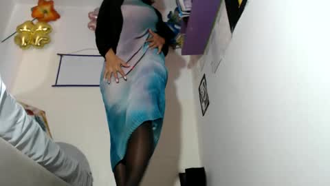 Snapshot of natalia_nylon chatting on 09/17/25, 03:57 CATHALINA NATA online show from 09/17/25, 03:57