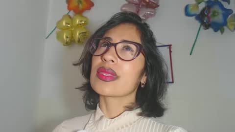 Snapshot of natalia_nylon chatting on 10/18/25, 07:25 CATHALINA NATA online show from 10/18/25, 07:25